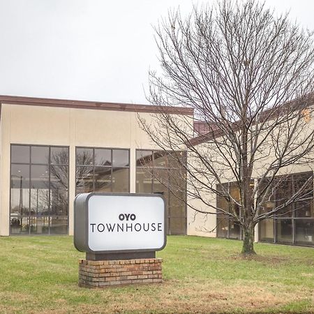 Hotel Oyo Townhouse Owensboro West Exterior foto